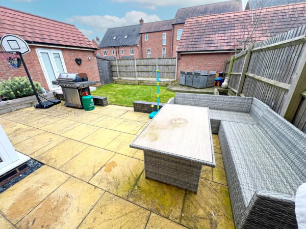 Irvine Crescent, Lubbesthorpe, Leicester, Leicestershire, LE19 4BT