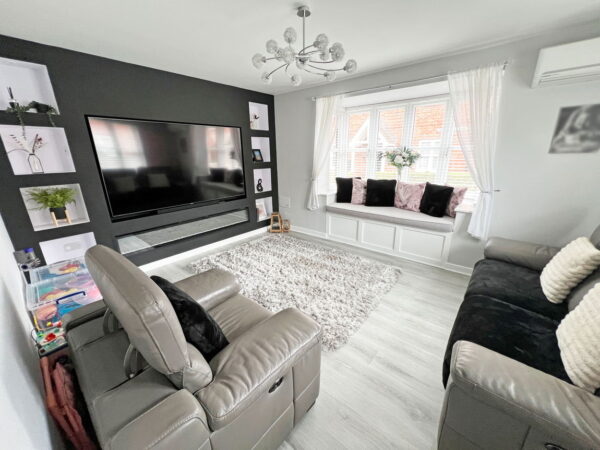 Deherle Lane, Hugglescote, Leicestershire, LE67 2EE