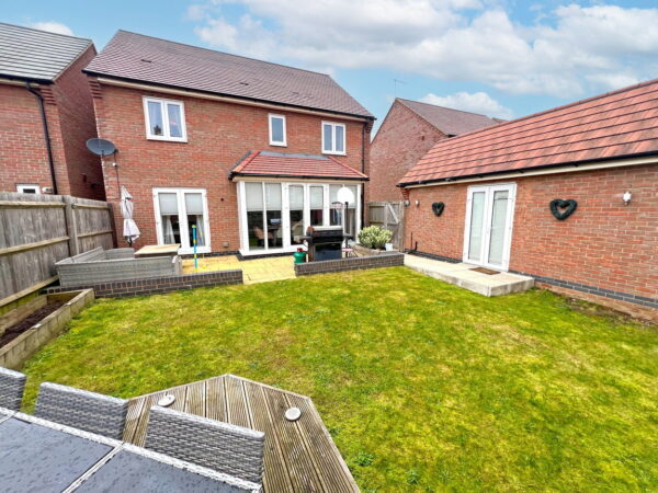 Irvine Crescent, Lubbesthorpe, Leicester, Leicestershire, LE19 4BT