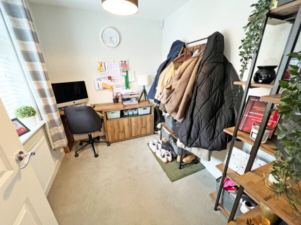 Irvine Crescent, Lubbesthorpe, Leicester, Leicestershire, LE19 4BT