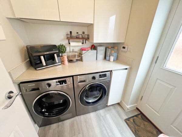 Irvine Crescent, Lubbesthorpe, Leicester, Leicestershire, LE19 4BT