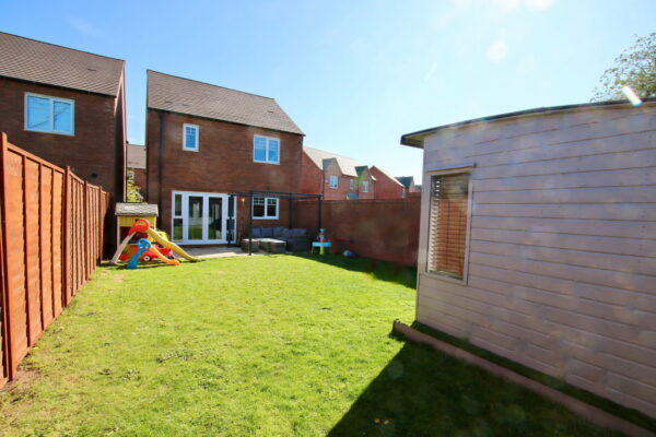 Ferny Close, Overseal, Derbyshire, DE12 6NU