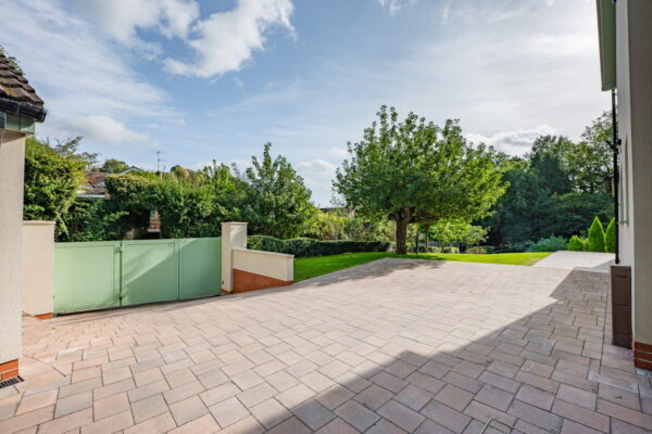 Bridle Road, Burton Joyce, Nottingham, NG14 5FT