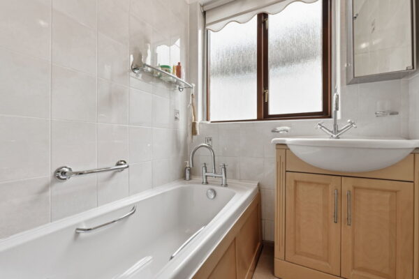 Douglas Avenue, Carlton, Nottingham, Nottinghamshire, NG4 1AJ