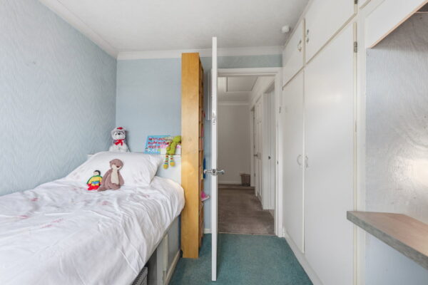 Bakewell Avenue, Carlton, Nottingham, Nottinghamshire, NG4 3NY