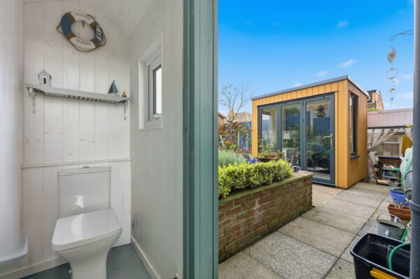 Bakewell Avenue, Carlton, Nottingham, Nottinghamshire, NG4 3NY