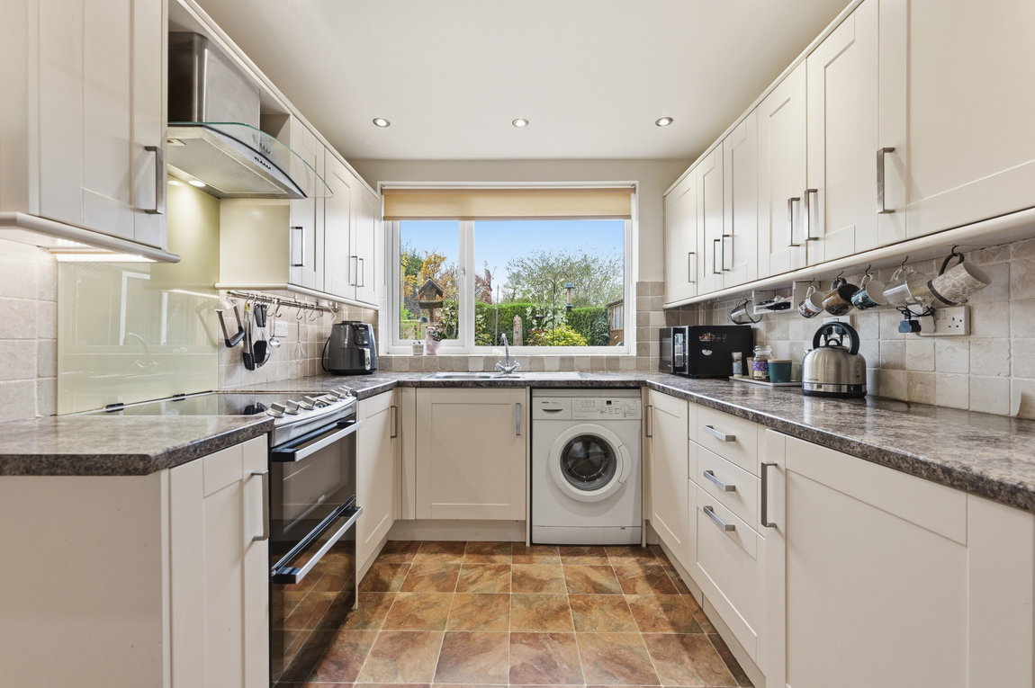 Bakewell Avenue, Carlton, Nottingham, Nottinghamshire, NG4 3NY