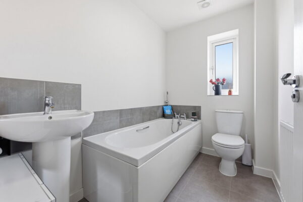 Ashmore Close, Gedling, Nottingham, NG4 4LT