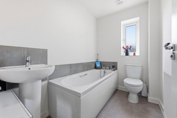 Ashmore Close, Gedling, Nottingham, NG4 4LT