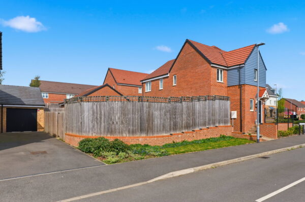 Ashmore Close, Gedling, Nottingham, NG4 4LT
