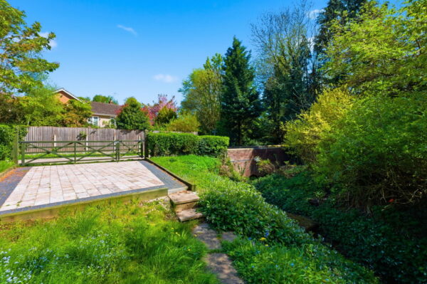 Bridle Road, Burton Joyce, Nottingham, NG14 5FT