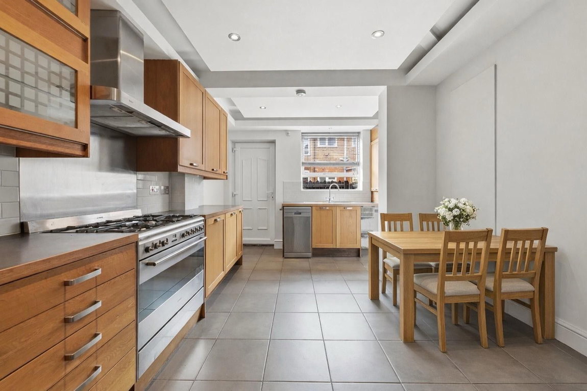 Campbell Grove, Nottingham, Nottinghamshire, NG3 1HA