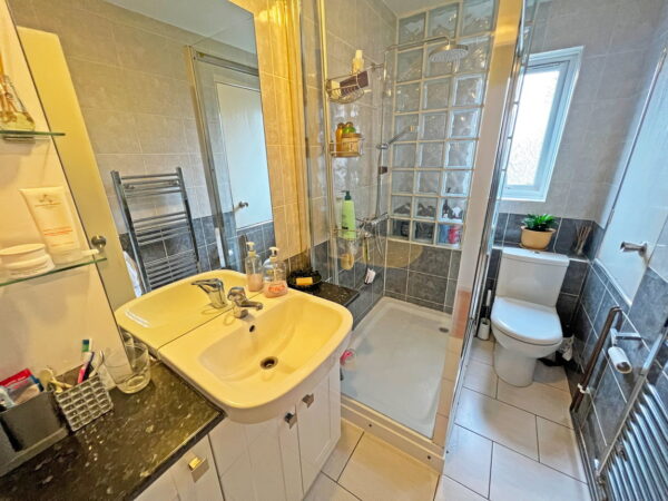 Manor Drive, Leicester, Leicestershire, LE4 1BL