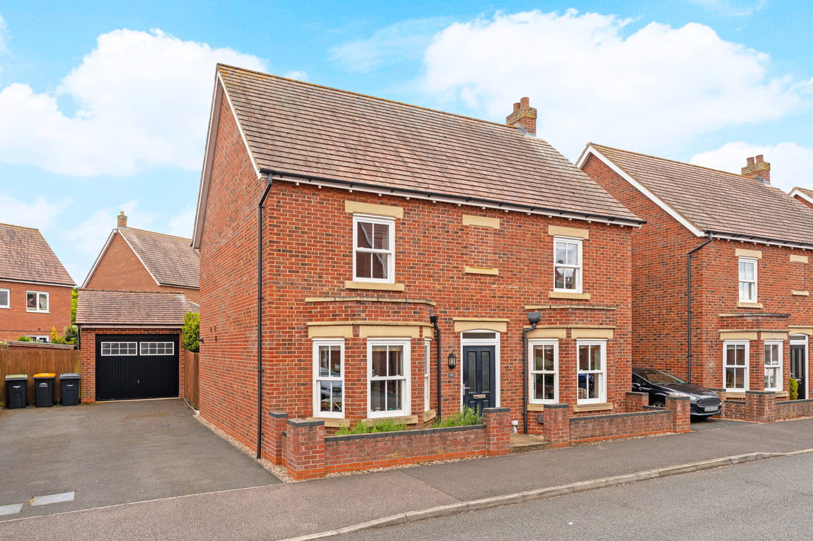 Burr Close, Kempston, Bedford, MK42 7FF