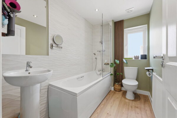 Horwood Drive, Gedling, Nottinghamshire, NG4 4NF