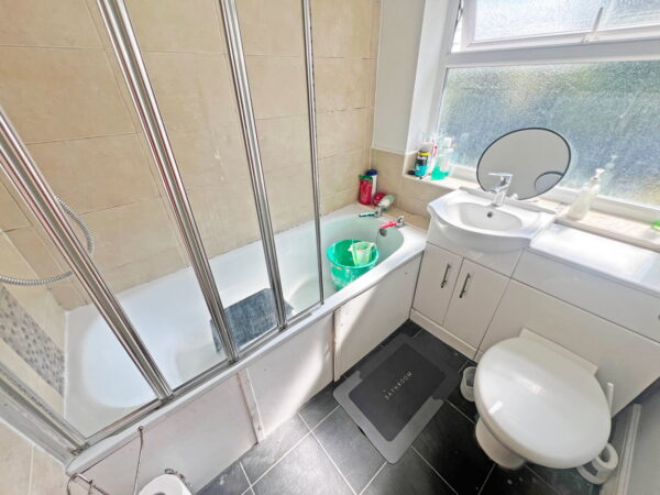 Halifax Drive, Leicester, Leicestershire, LE4 2GT
