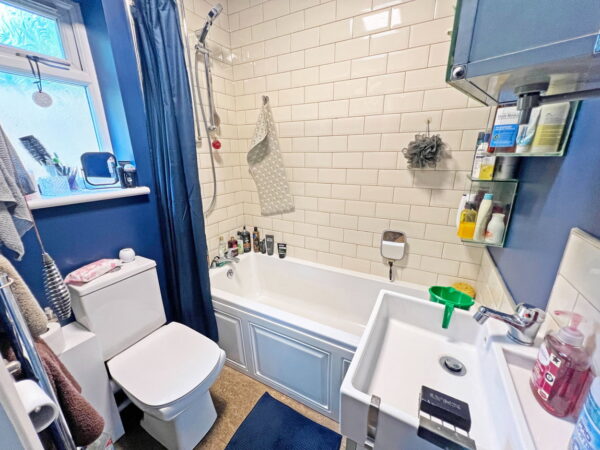 Brent Knowle Gardens, Leicester, Leicestershire, LE5 2GA