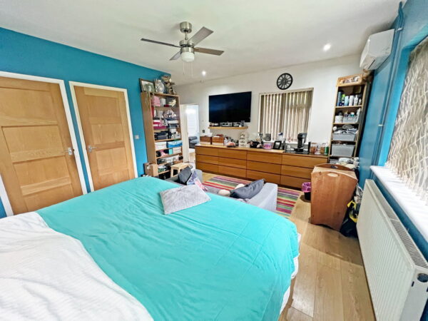 Brent Knowle Gardens, Leicester, Leicestershire, LE5 2GA