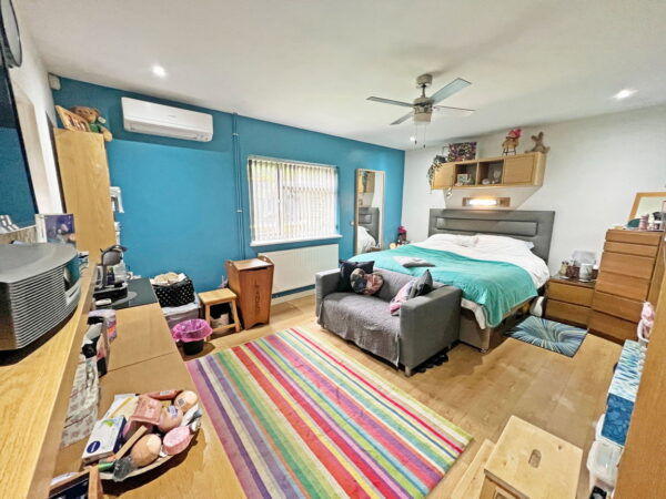 Brent Knowle Gardens, Leicester, Leicestershire, LE5 2GA
