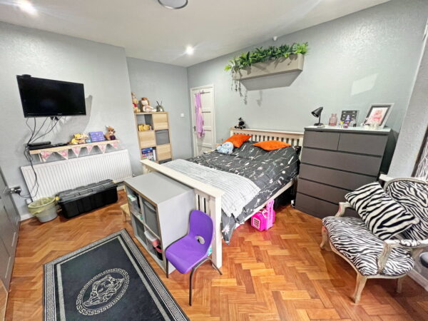 Brent Knowle Gardens, Leicester, Leicestershire, LE5 2GA