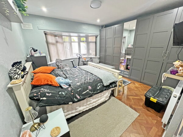 Brent Knowle Gardens, Leicester, Leicestershire, LE5 2GA