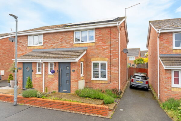Magpie Close, Corby, Northamptonshire, NN18 8FJ