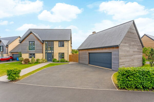 Lake Drive, Weldon, Corby, Northamptonshire, NN17 3FE