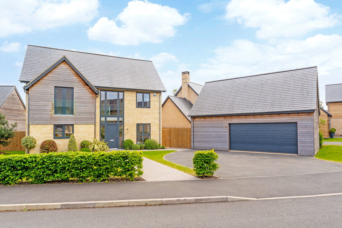 Lake Drive, Weldon, Corby, Northamptonshire, NN17 3FE