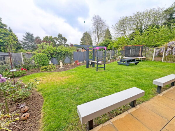 Brent Knowle Gardens, Leicester, Leicestershire, LE5 2GA