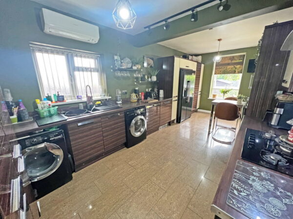 Brent Knowle Gardens, Leicester, Leicestershire, LE5 2GA