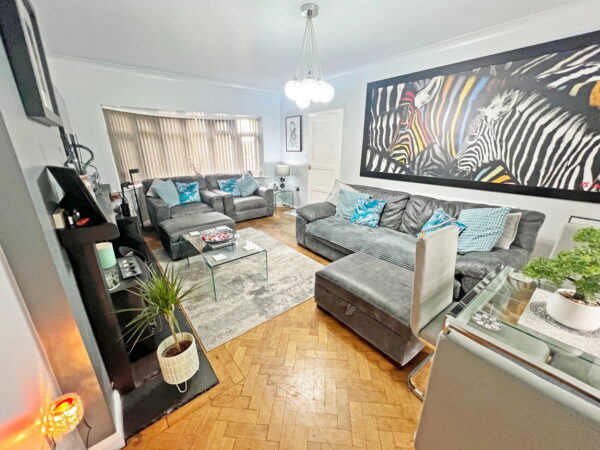 Brent Knowle Gardens, Leicester, Leicestershire, LE5 2GA