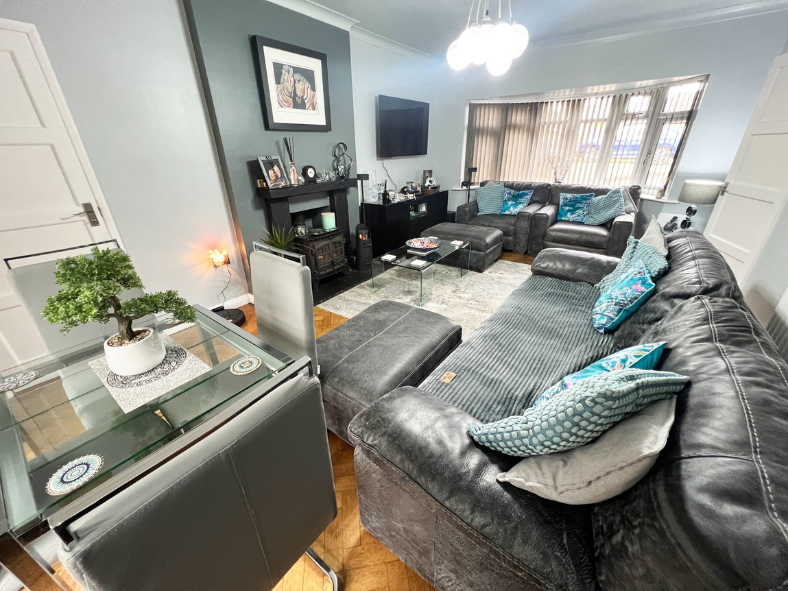 Brent Knowle Gardens, Leicester, Leicestershire, LE5 2GA