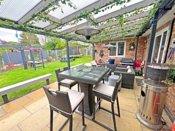 Brent Knowle Gardens, Leicester, Leicestershire, LE5 2GA