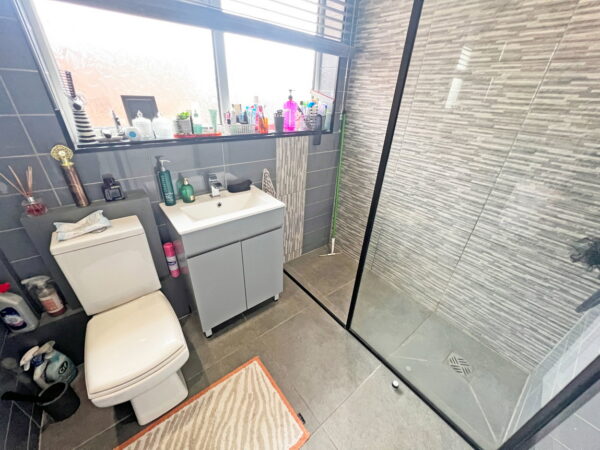 Brent Knowle Gardens, Leicester, Leicestershire, LE5 2GA