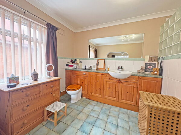 Hoylake Drive, Skegness, Lincolnshire, PE25 1AB