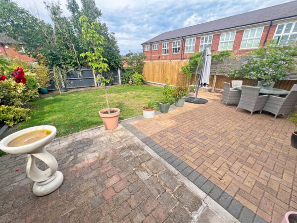 Meadow Gardens, Leicester, Leicestershire, LE2 6QN