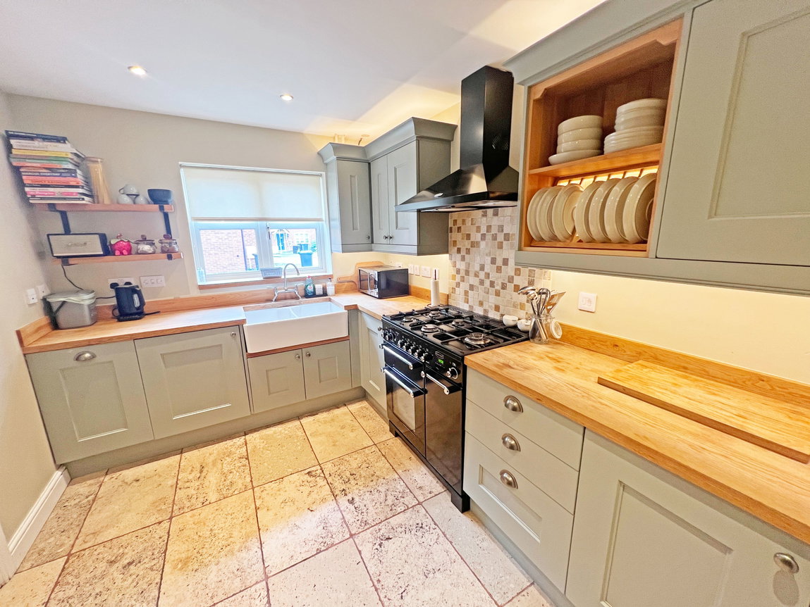 Wellington Close, Burbage, Hinckley, Leicestershire, LE10 2GH