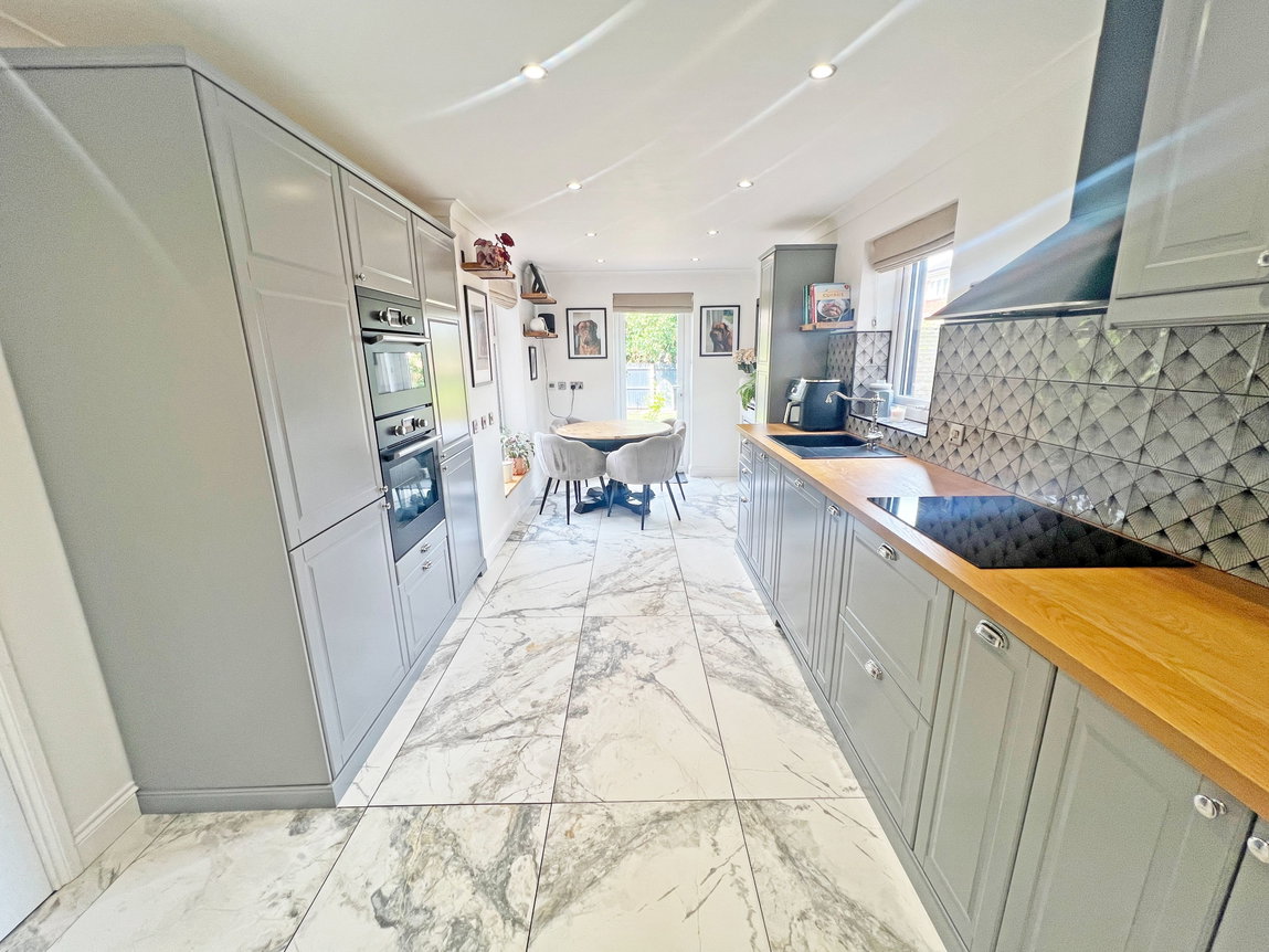 Meadow Gardens, Leicester, Leicestershire, LE2 6QN