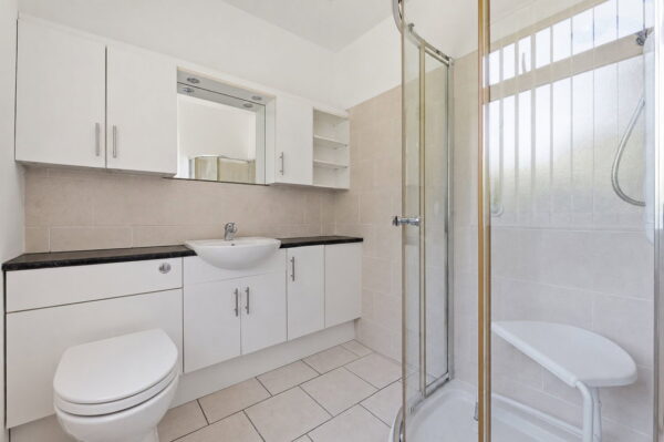 Valley Road, Carlton, Nottingham, NG4 1LS