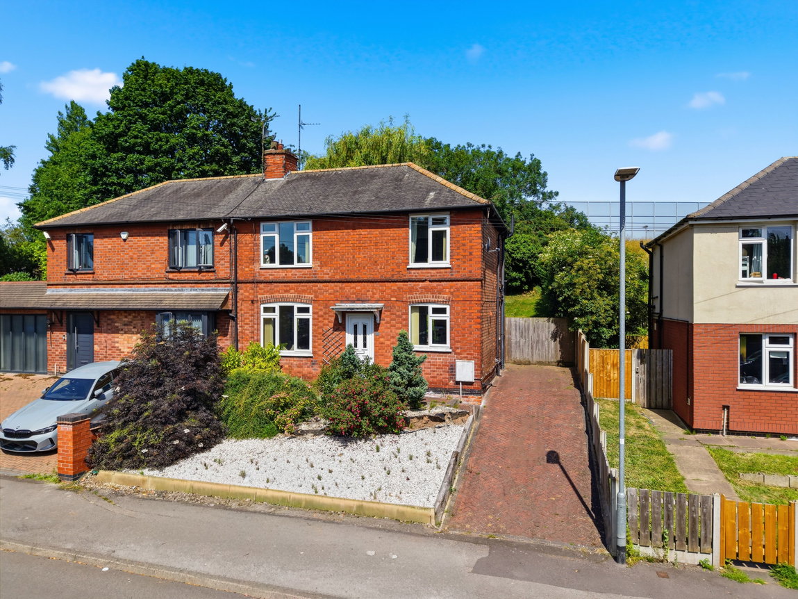 Valley Road, Carlton, Nottingham, NG4 1LS