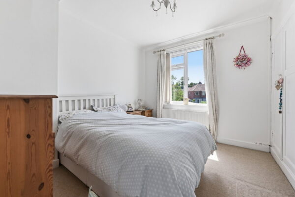 Valley Road, Carlton, Nottingham, NG4 1LS