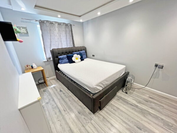 Birkby Close, Hamilton, Leicester, Leicestershire, LE5 1PS