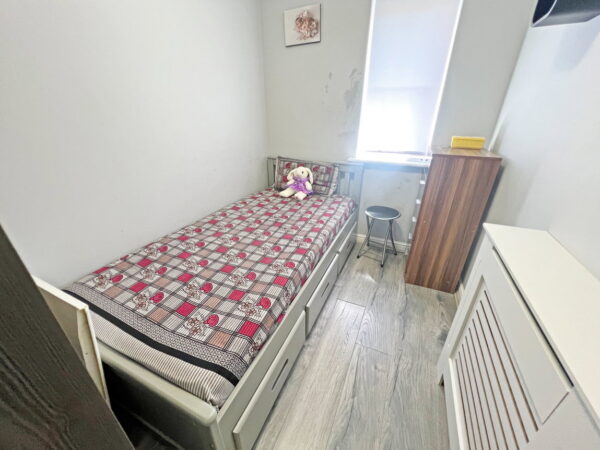 Birkby Close, Hamilton, Leicester, Leicestershire, LE5 1PS