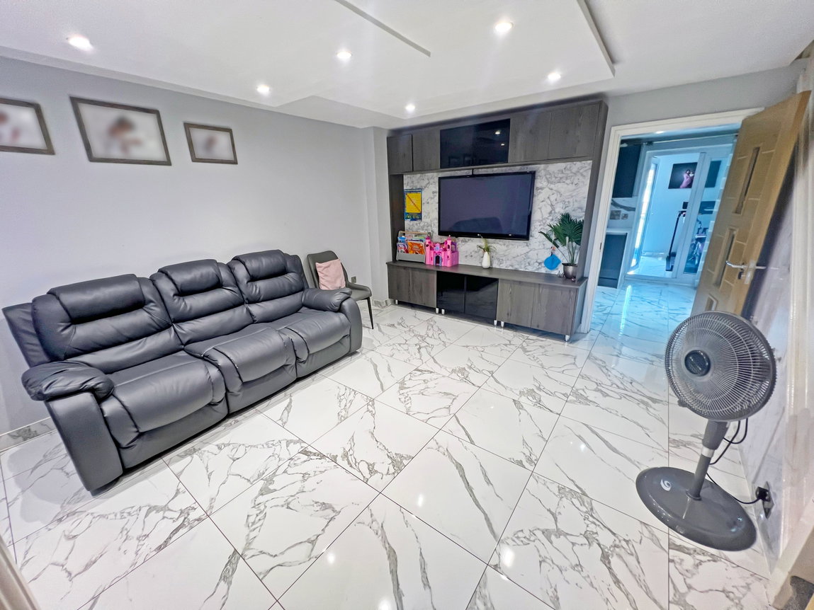 Birkby Close, Hamilton, Leicester, Leicestershire, LE5 1PS