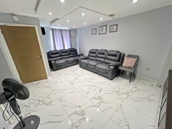 Birkby Close, Hamilton, Leicester, Leicestershire, LE5 1PS