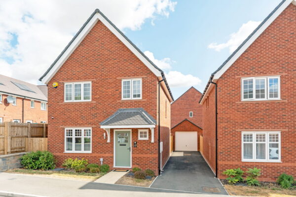 Daffodil Close, Eden Park, Rugby, Warwickshire, CV21 1WD