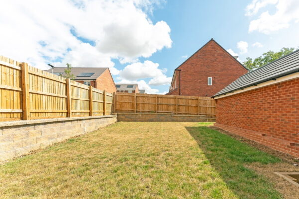 Daffodil Close, Eden Park, Rugby, Warwickshire, CV21 1WD