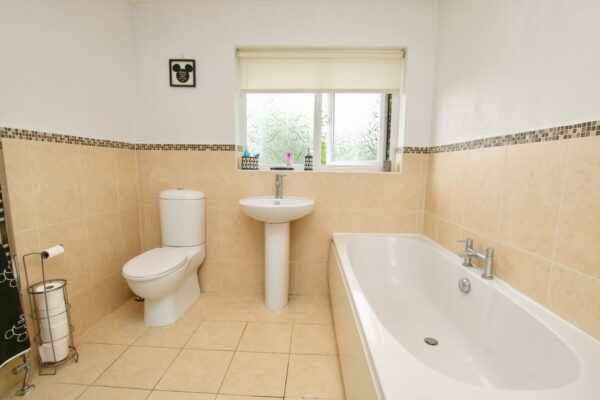 Gardendale Avenue, Clifton, Nottingham, NG11 9HX