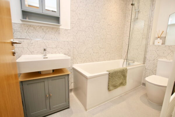 Wilford Crescent East, Nottingham, NG2 2EF