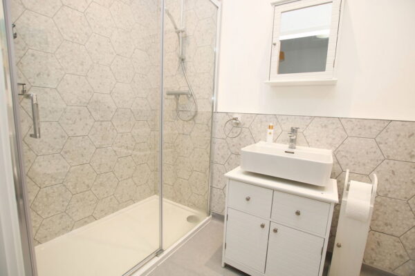 Wilford Crescent East, Nottingham, NG2 2EF